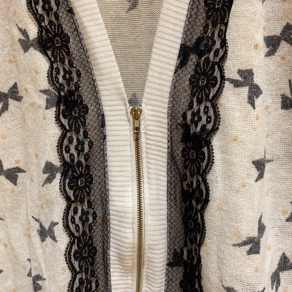 Spoiled cardigan. White and Black pattern Size M - Picture 3 of 4